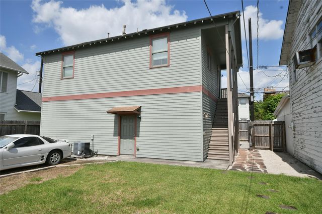 536 Columbia St #A, Houston, TX 77007