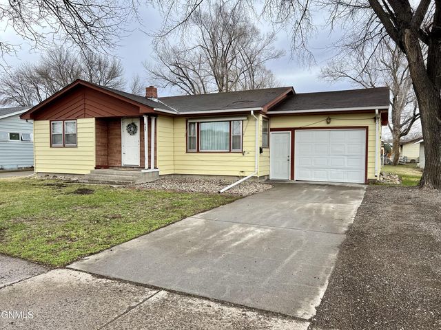 637 10th Ave SW, Valley City, ND 58072