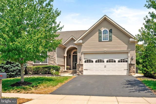 27 Applegate Dr, Florence, NJ 08518