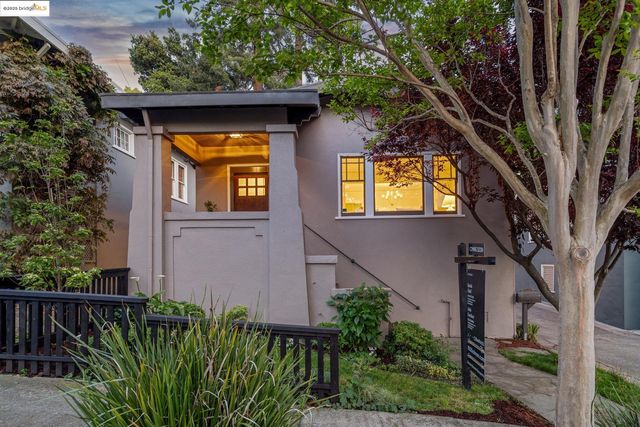 1552 Holman Rd, Oakland, CA 94610