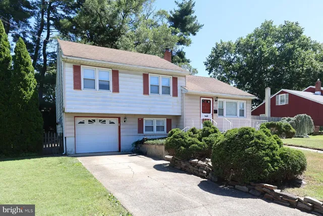 521 Smith Ln, Mount Holly, NJ 08060