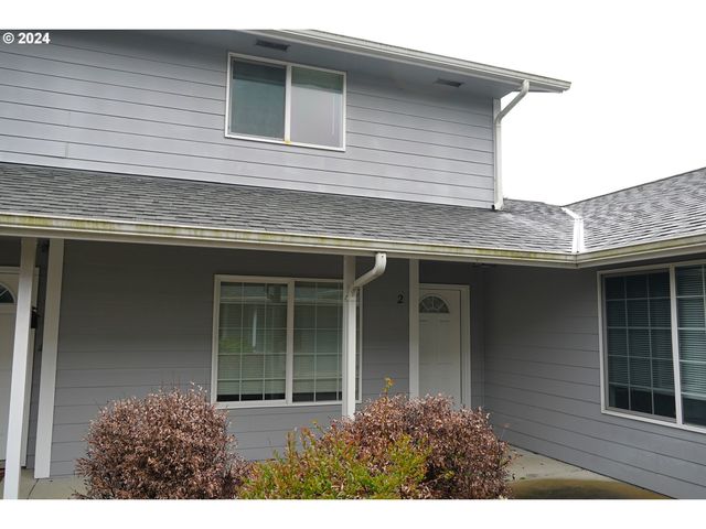 1150 Hemlock St #A2, Florence, OR 97439