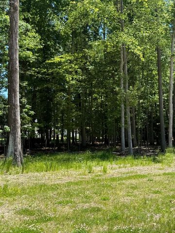 5 Ridgeview Dr, Vermilion, OH 44089