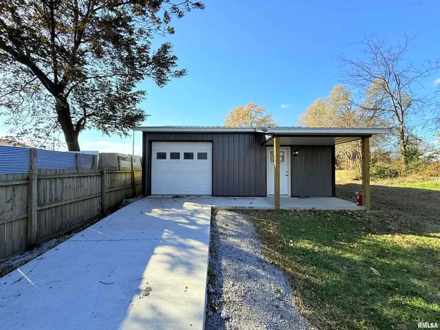 1523 S  McKinley St, Harrisburg, IL 62946