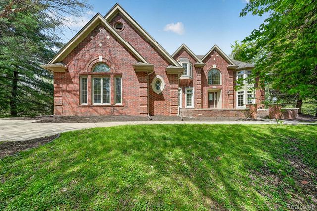 22293 Brockshire St, Novi, MI 48375