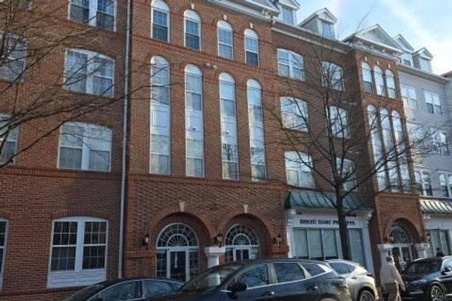 4951 Brenman Park Dr #410, Alexandria, VA 22304