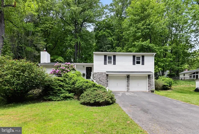 30 Oak Ln, Berwyn, PA 19312