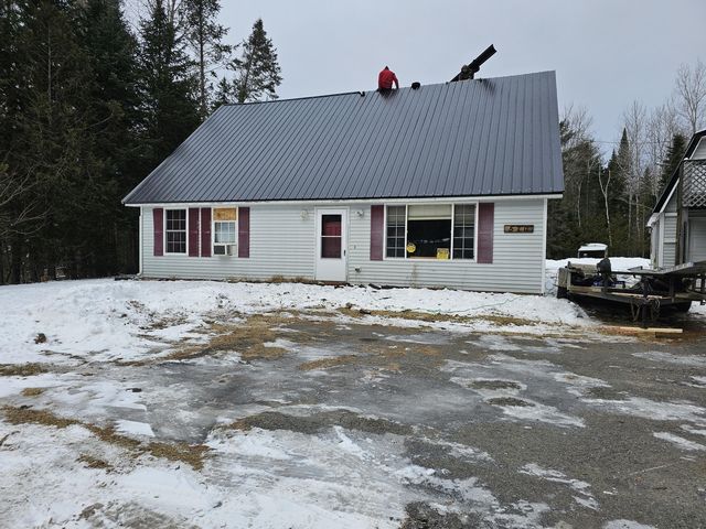 570 County Road, Milford, ME 04461