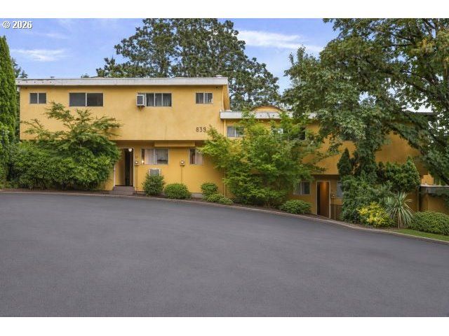 839 SW Broadway Dr #71, Portland, OR 97201