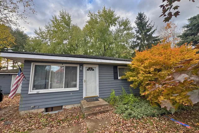 262 Woodlark St, Galesburg, MI 49053