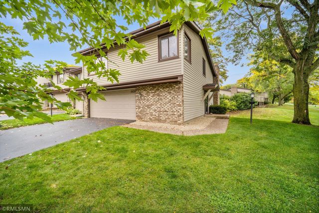 5631 Hyland Courts Dr, Bloomington, MN 55437