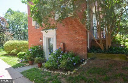 3311 Martha Custis Dr, Alexandria, VA 22302