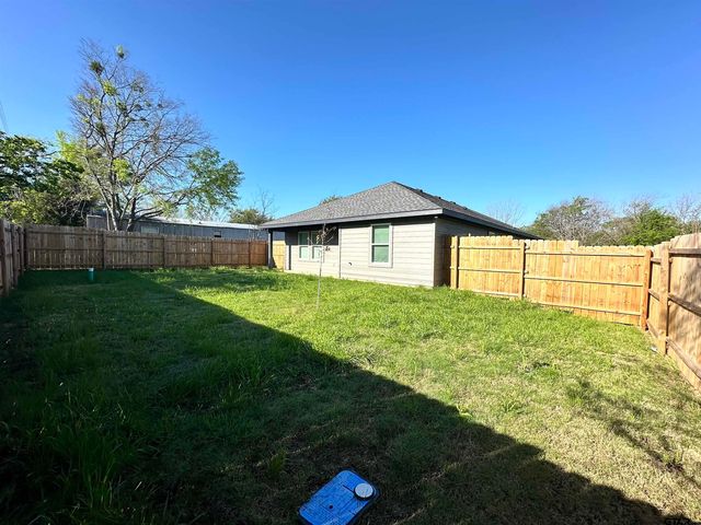 246 Spring Valley St, Mabank, TX 75156