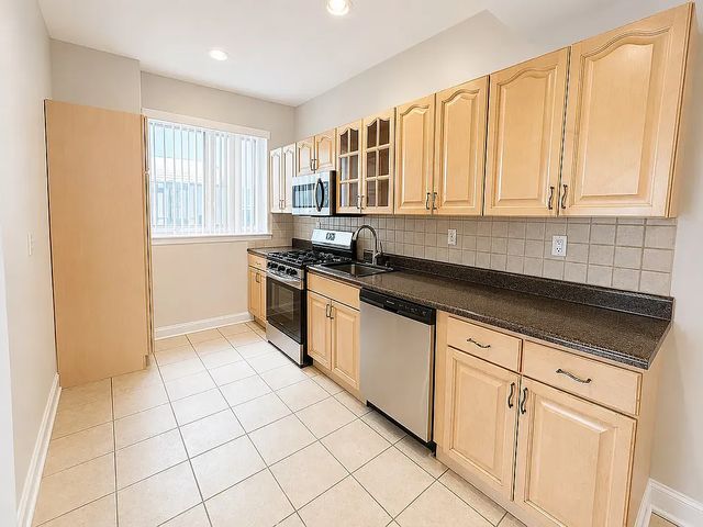 21-17 23rd Rd #O1A, Astoria, NY 11105