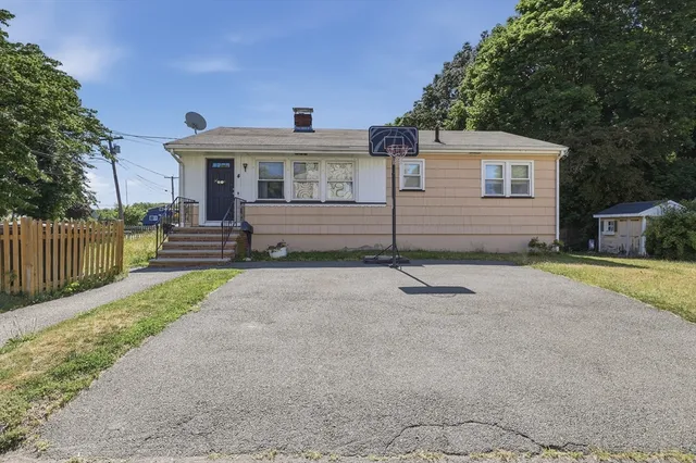 4 1st St, Saugus, MA 01906