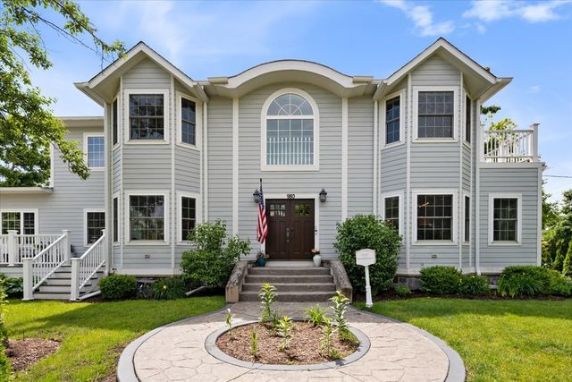980 Green Bay Rd, Glencoe, IL 60022