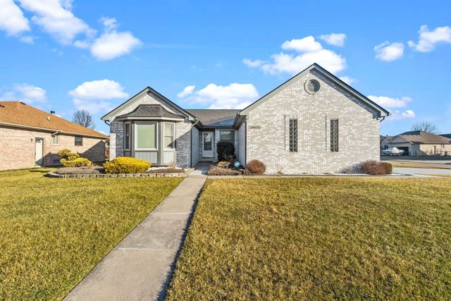28605 Wales Dr, Chesterfield, MI 48047