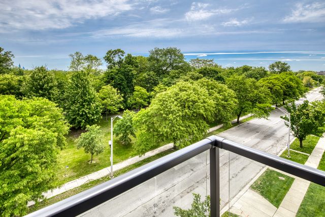 7 Van Buren St #302, Oak Park, IL 60304