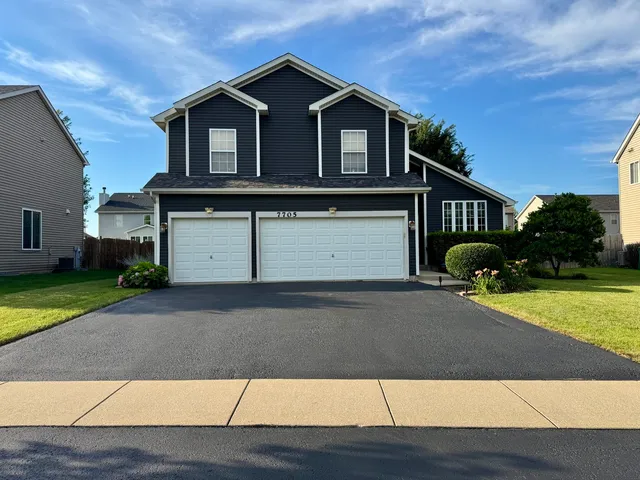 7705 Boxwood Ln, Plainfield, IL 60586