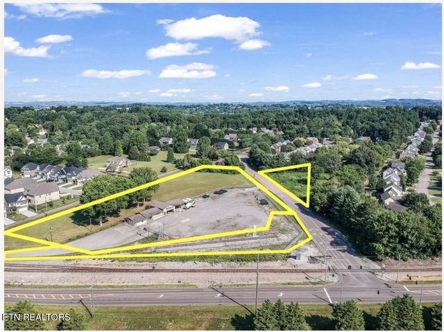 860 S  Gallaher View Rd, Knoxville, TN 37919