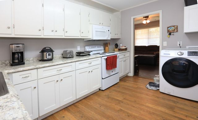 100 Hunt Dr, Calhoun, GA 30701