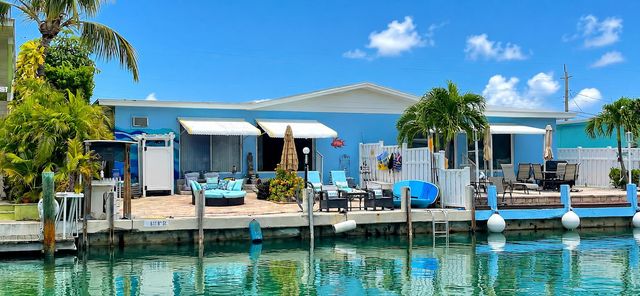 611 8th St, Key Colony Beach, FL 33051