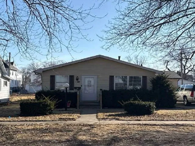 108 N  Jefferson St, Flanagan, IL 61740