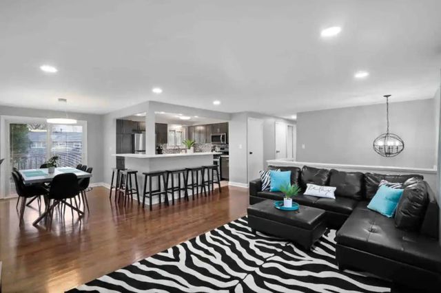 Address Not Disclosed, Schaumburg, IL 60193