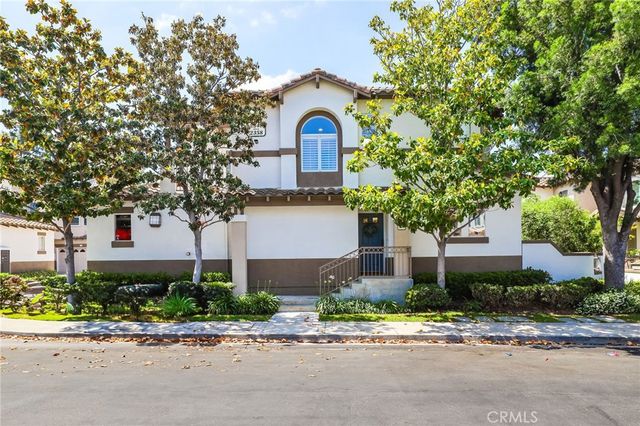 2348 Sunningdale Dr, Tustin, CA 92782