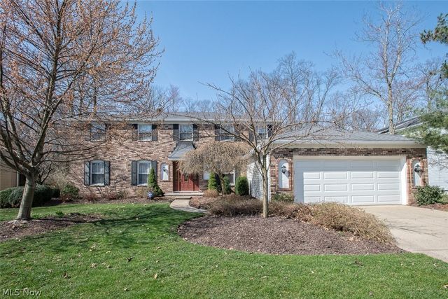 14018 Pine Lakes Dr, Strongsville, OH 44136