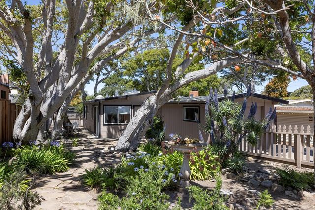 824 2nd St, Pacific Grove, CA 93950