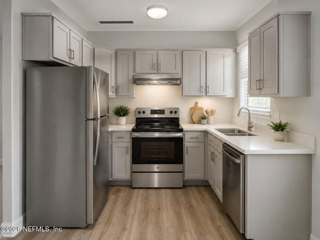 614 4th St   N #B, Jacksonville Beach, FL 32250
