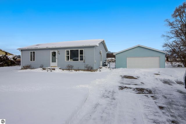 4556 Manor Wood Dr N, Traverse City, MI 49685