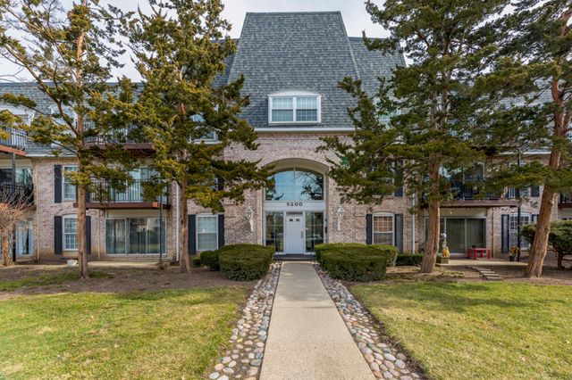 5200 Carriageway Dr #108, Rolling Meadows, IL 60008