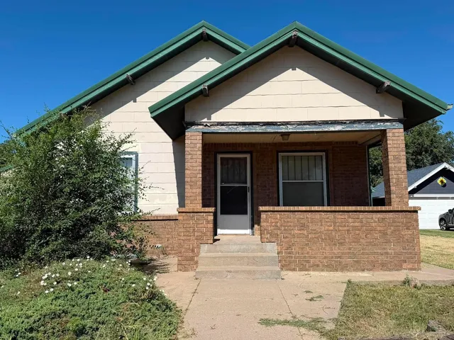 409 S  Dodge Ave, Bucklin, KS 67834