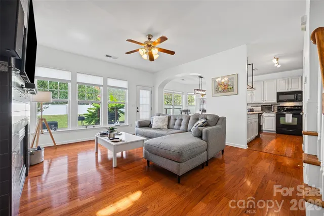 1805 Crabapple Tree Ln, Charlotte, NC 28214