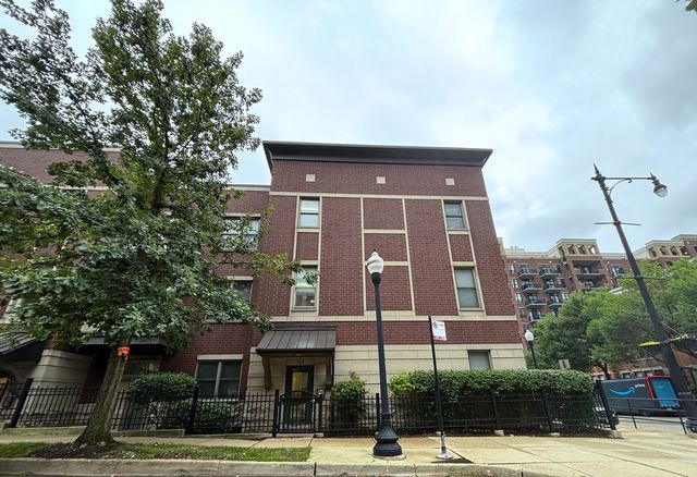 767 W  15th St #308, Chicago, IL 60607