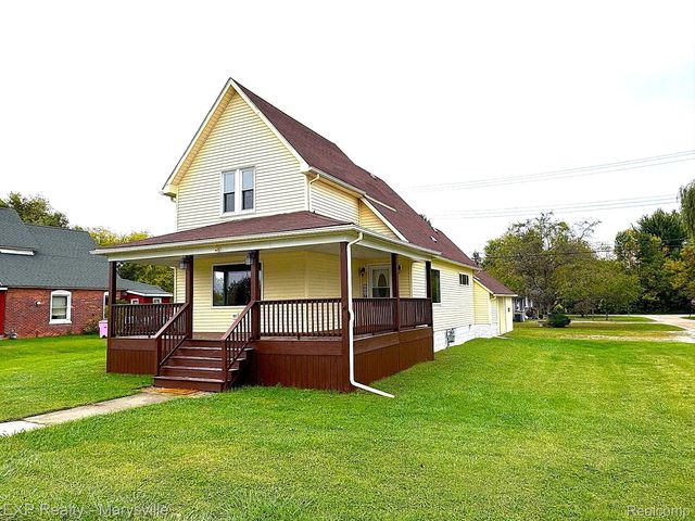 8897 Avoca Rd, Avoca, MI 48006