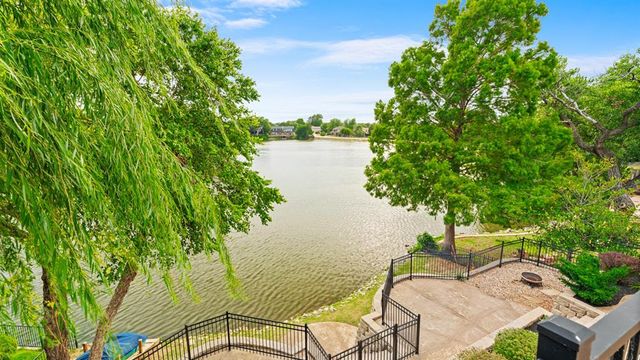 6901 N  Waterwood Way, Warr Acres, OK 73132