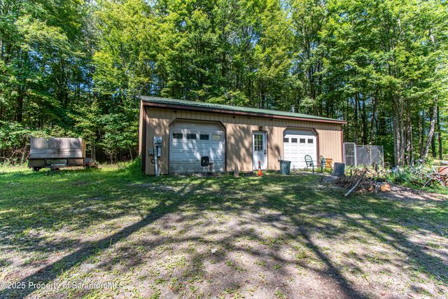 6 Silhouette Ln, Waymart, PA 18472