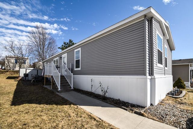1374 Birchview Dr, Maplewood, MN 55119