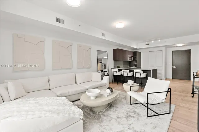 1080 Brickell Ave #2606, Miami, FL 33131