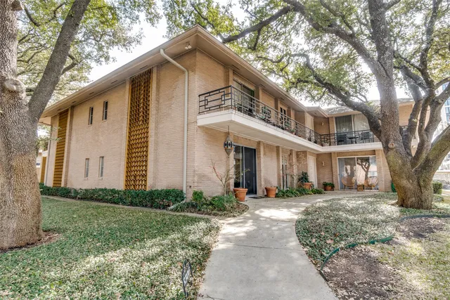 6306 Bandera Ave #A, Dallas, TX 75225