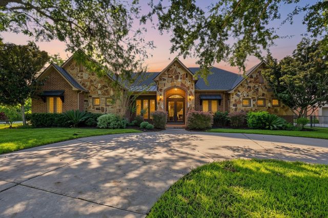 5411 Woodbury St, Weston Lakes, TX 77441