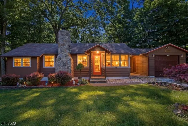 134 Birch Rd, Highland Lakes, NJ 07422