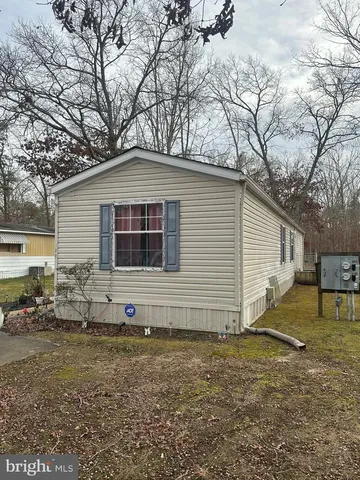 122 Chalet Ln, Vineland, NJ 08360
