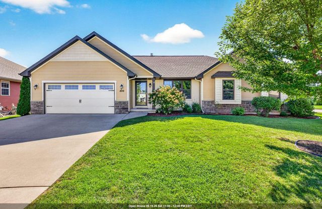 899 Lotus Trl, Menasha, WI 54952