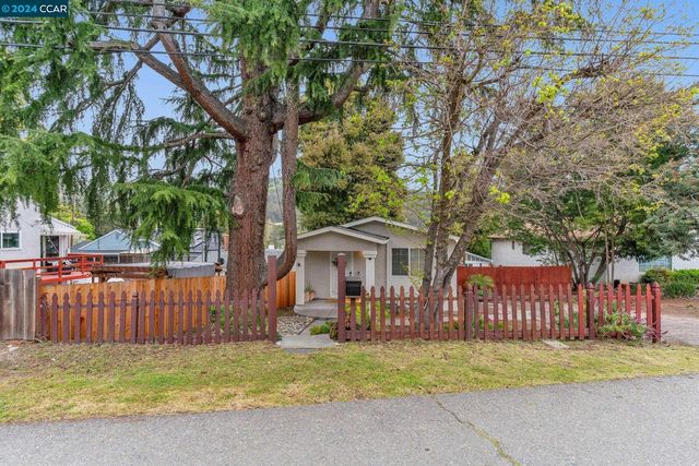 7916 Greenly Dr, Oakland, CA 94605
