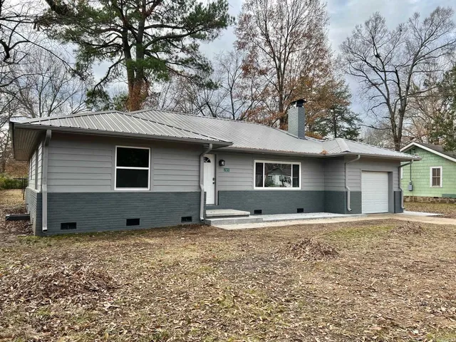 205 W  6th St, Waldron, AR 72958