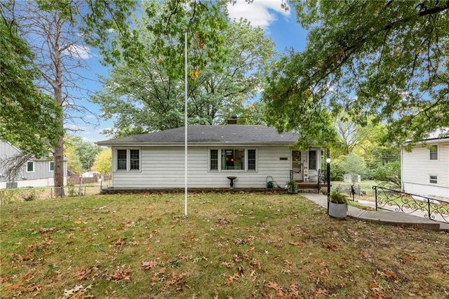 5440 N  Tracy Ave, Kansas City, MO 64118